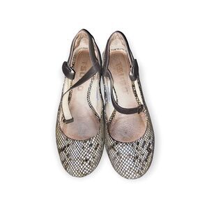 Tsubo Brown Snakeskin Shoes Size 8.5